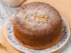 Butterkuchen mit Pinienkernen