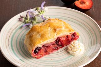 Blätterteigstrudel mit Zwetschken