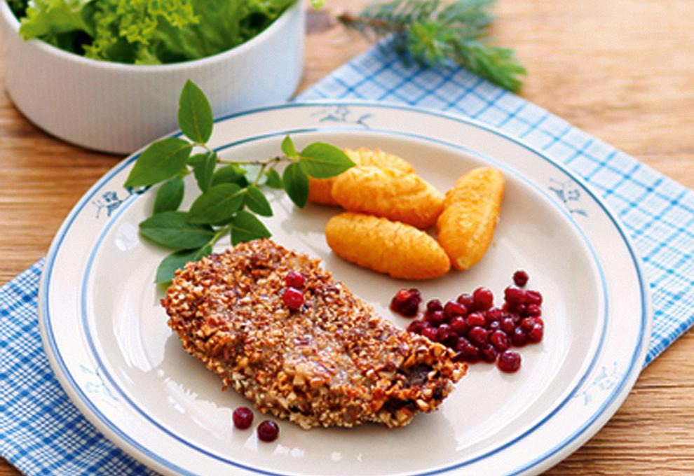 Rehschnitzel in Mandelkruste mit Fruchtsauce 