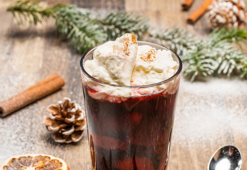 Glühwein mit Rumtopffrüchten