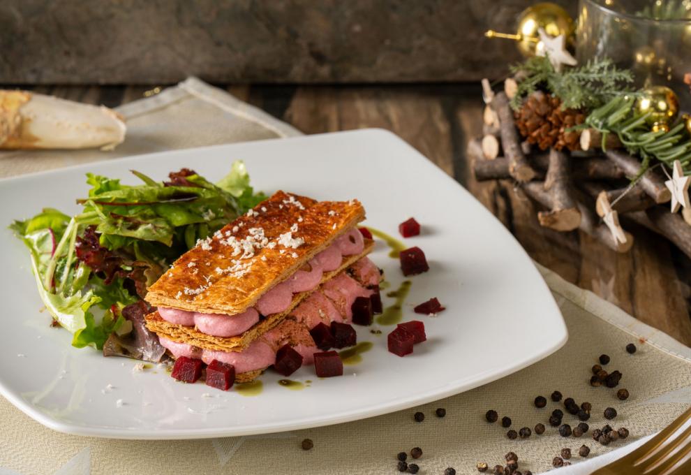 Rote-Rüben-Mille-feuille mit Kren und Kernöl