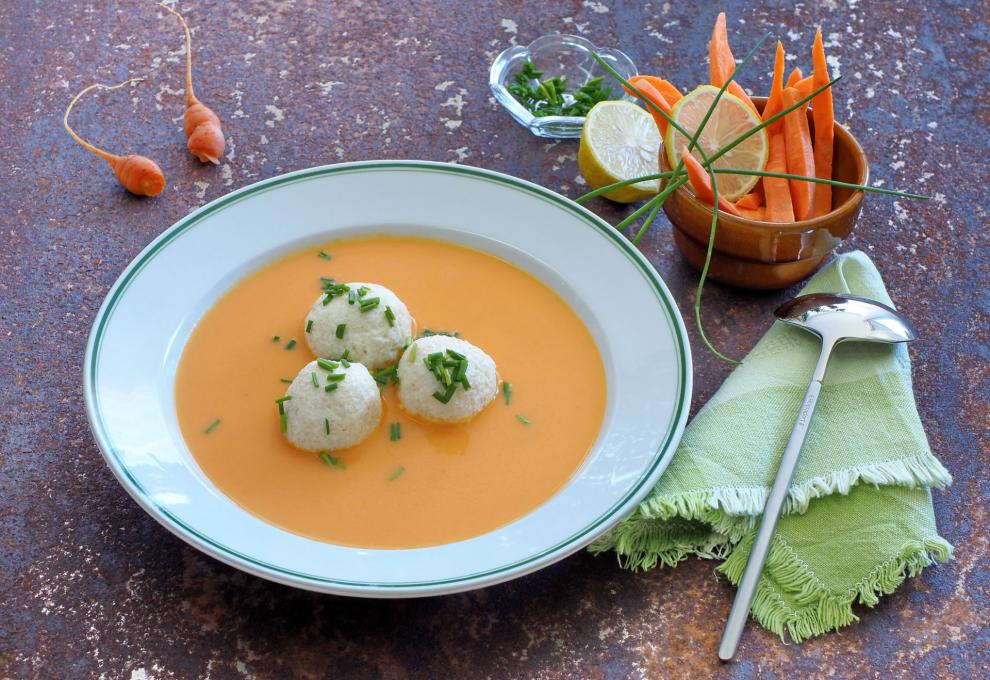 Karottencremesuppe mit Topfenknödeln