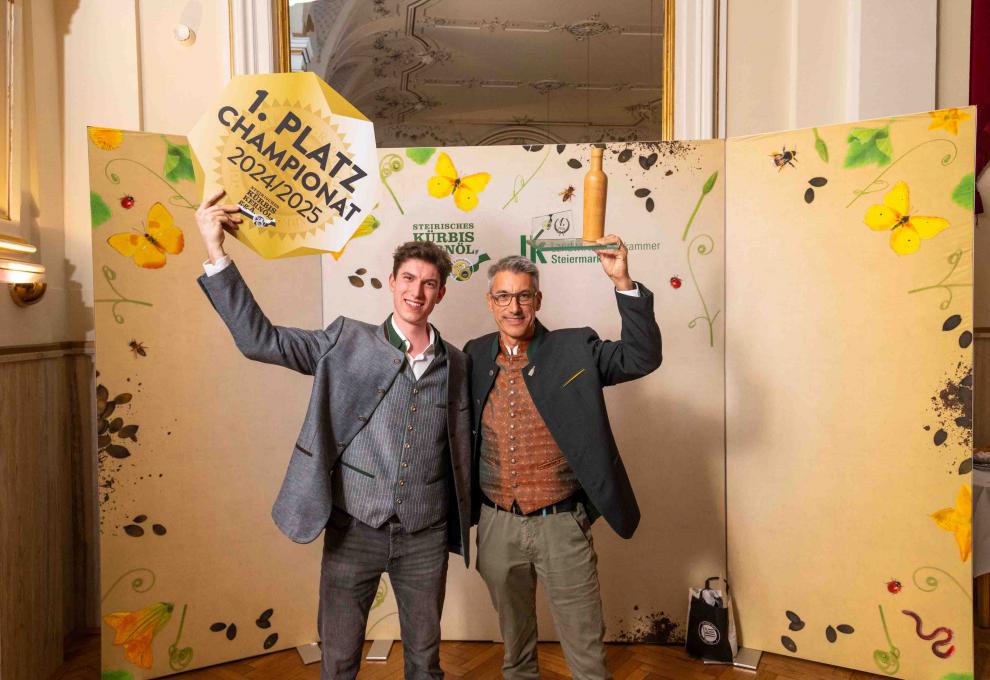 Der strahlende Champion Clemens Lackner (links) mit seinem Vater Wilfried (rechts)