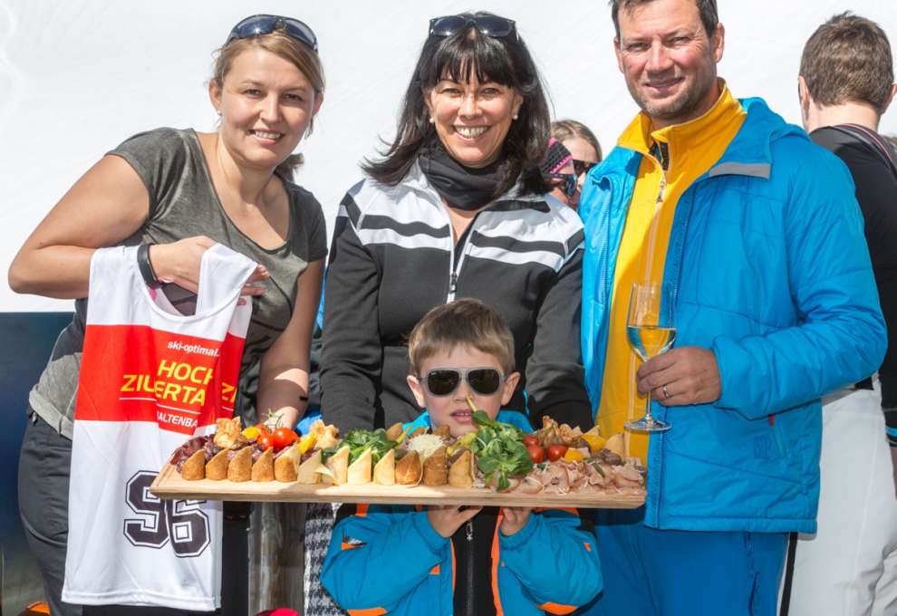 Christina Mutenthaler, Martha Schultz und Stefan Eberharter mit Sohn Felix